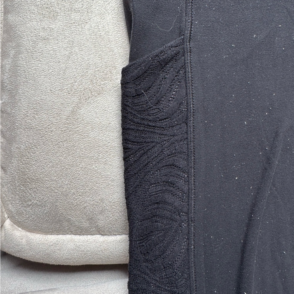 Athleta Black Salutation Stash B Lace Legging 7/8 Length - Picture 7 of 10